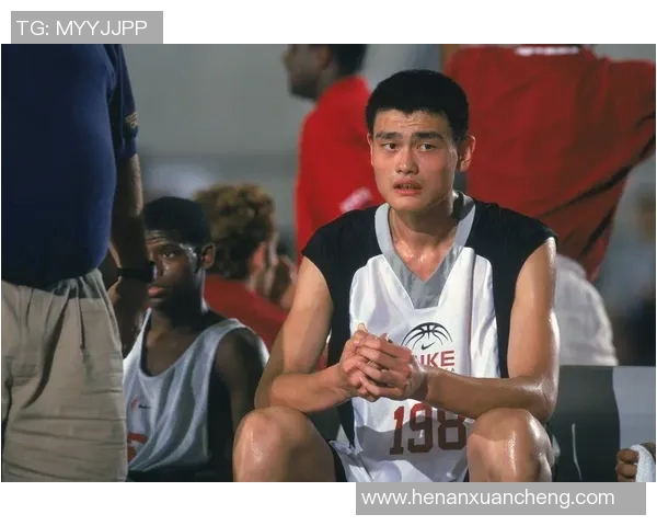 姚明与钱德勒巅峰对决回顾两位巨星的篮球传奇与精彩瞬间 姚明与钱德勒巅峰对决回顾两位巨星的篮球传奇与精彩瞬间