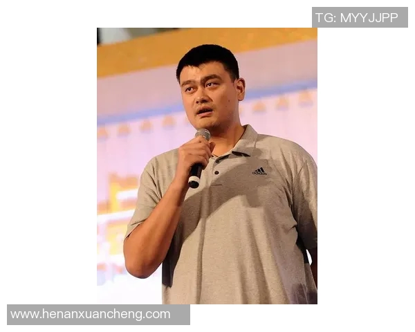 姚明扔水瓶事件引发热议背后的体育精神与公众反应探讨 姚明扔水瓶事件引发热议背后的体育精神与公众反应探讨